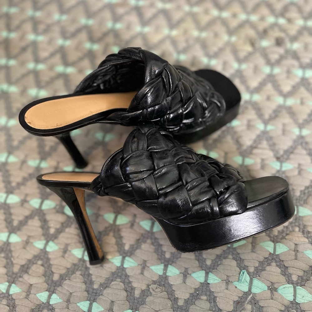 Elegant Black Women's Heeled Mules Bottega Veneta - Picture 5 of 8